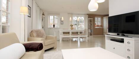 Fernseher, Kamin, DVD-Player, Stereoanlage