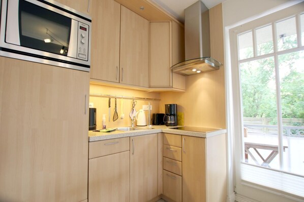 Microwave, dishwasher