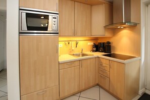 Microwave, dishwasher
