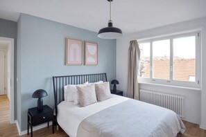 2 habitaciones, tabla de planchar con plancha, wifi y ropa de cama 