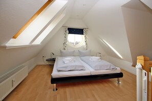 2 bedrooms, iron/ironing board, WiFi - Rungholtstraße 6, Whg. 4 - Apartment with 3 rooms on approx. 55m² for max. 2 persons. (Wyk auf Föhr)