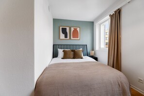 2 habitaciones, tabla de planchar con plancha, wifi y ropa de cama 