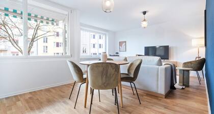 Sunny Oerlikon 3.5 Room w/ Balcony, 1min to Train Station, by Blueground