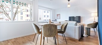 Sunny Oerlikon 3.5 Room w/ Balcony, 1min to Train Station, by Blueground