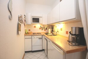 Oven, dishwasher - Große Straße 19, Whg. 3 - Apartment with 2 rooms on approx. 62m² (Wyk auf Föhr)