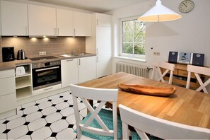 Refrigerador, horno, parrilla de estufa y lavavajillas 