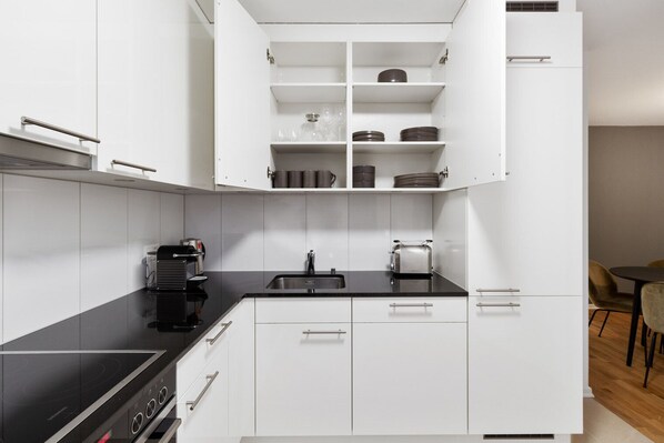 Fridge, microwave, oven, stovetop - Trendy Oerlikon 3.5 Room w/ Balcony, 1min to Train Station, by Blueground (Zurich)