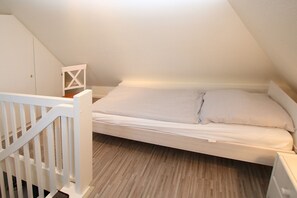 1 bedroom, WiFi - Lüttmarsch 13, Whg. 9 - Ferienwohnung mit 2- Zimmern auf ca. 35m² (Wyk auf Föhr)