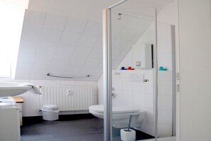 Shower - Lüttmarsch 13, Whg. 9 - Ferienwohnung mit 2- Zimmern auf ca. 35m² (Wyk auf Föhr)