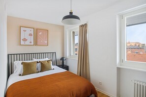 2 chambres, fer et planche à repasser, Wi-Fi, draps fournis