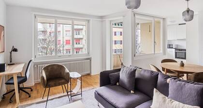 Airy Oerlikon 3.5 Room w/ Parking, 1min to Train Station, by Blueground