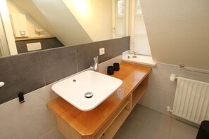 Shower - Lüttmarsch 13, Whg. 10 - Holiday apartment with 2 rooms on approx. 35m² (Wyk auf Föhr)