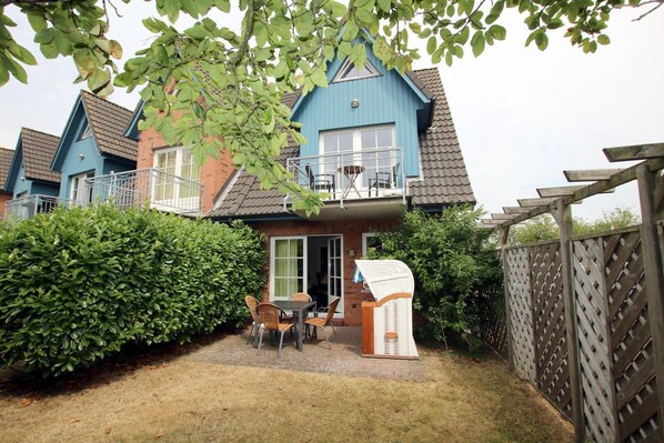 Unclassified image, 1 of 11, button