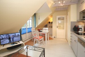 Unclassified image, 2 of 13, button