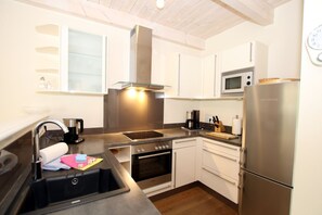 Kühlschrank, Mikrowelle, Ofen, Geschirrspüler