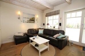 Fernseher, Kamin, DVD-Player, Stereoanlage
