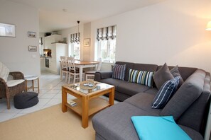 TV, DVD player, stereo - Strandstraße 8, Whg. 14, Green Eilun - terraced end house with approx. 75m² over 4 floors (Wyk auf Föhr)