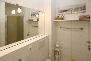 Douche, sèche-cheveux