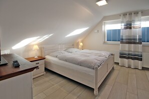 3 chambres, coffres-forts dans les chambres, fer et planche à repasser