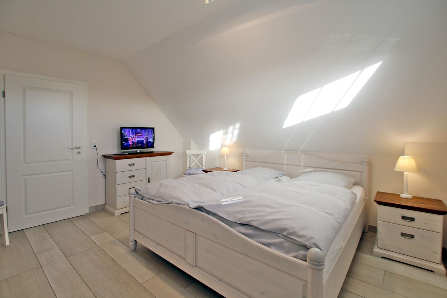 3 bedrooms, in-room safe, iron/ironing board, WiFi