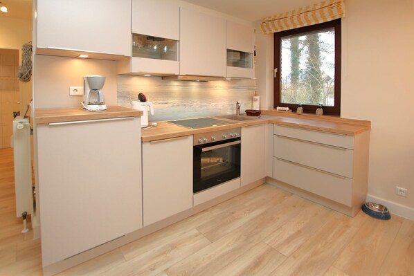 Fridge, oven, dishwasher