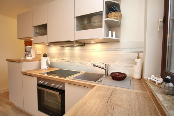 Fridge, oven, dishwasher