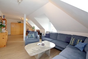 TV, DVD-spiller og stereoanlegg