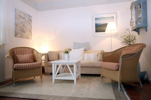 TV, DVD player, stereo - Ginsterweg 2 a, Whg. 1, Sandbank - Apartment with 2 rooms on approx. 56m² (Wyk auf Föhr)