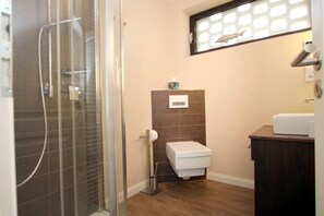 Unclassified image, 3 of 15, button