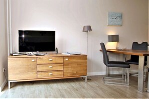 Unclassified image, 4 of 15, button