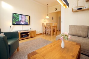Télévision, lecteur de DVD, chaîne hi-fi