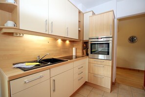 Micro-ondes, four, lave-vaisselle