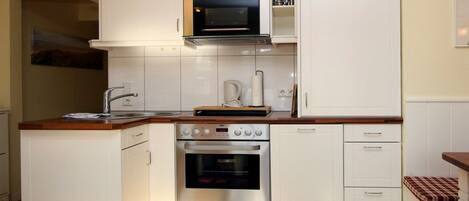 Mikrovågsugn, ugn och diskmaskin