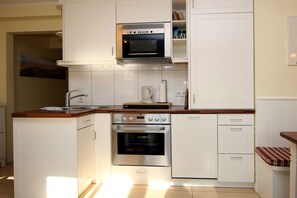 Kühlschrank, Mikrowelle, Ofen, Geschirrspüler