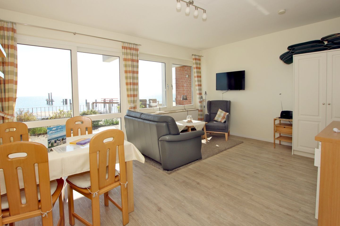 Télévision, chaîne hi-fi