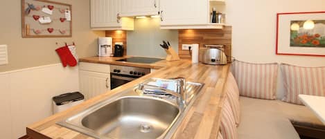 Fridge, oven, dishwasher, coffee/tea maker