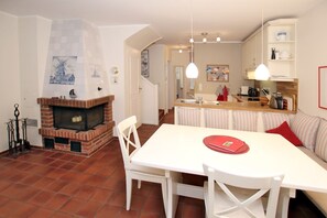 Unclassified image, 5 of 14, button