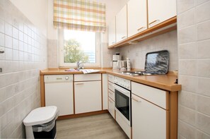 Kylskåp, ugn, spishäll och diskmaskin
