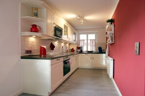 Microwave, oven, dishwasher - Lüttmarsch 13, Whg. 1 - Apartment with 2 rooms on approx. 55m² (Wyk auf Föhr)