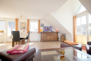 TV, peis, DVD-spiller og stereoanlegg