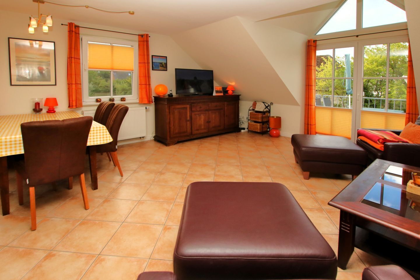 Fernseher, Kamin, DVD-Player, Stereoanlage