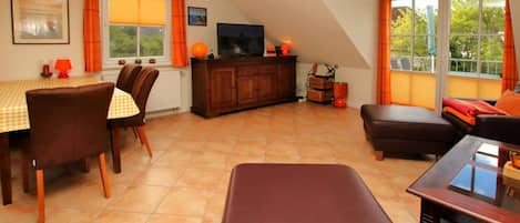 Fernseher, Kamin, DVD-Player, Stereoanlage