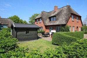 Unclassified image, 3 of 17, button