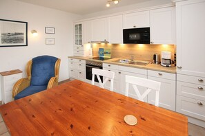 Micro-ondes, four, lave-vaisselle, bouilloire électrique