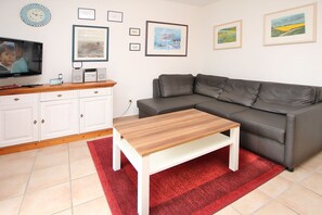 TV, DVD player, stereo - Gmelinstraße 28 a, Whg. 42, vacation home on the south beach - vacation apartment in Wyk, (Wyk auf Föhr)