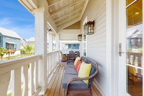 Property grounds - Palmilla Luxury Resort’s Belle Beach Home - Short Walk to Beach, Pool & Golf (Port Aransas)