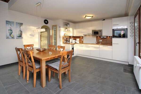 Mikrowelle, Ofen, Geschirrspüler