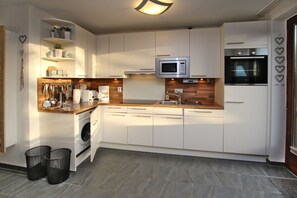 Microondas, horno y lavavajillas 