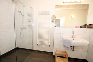 Unclassified image, 5 of 18, button