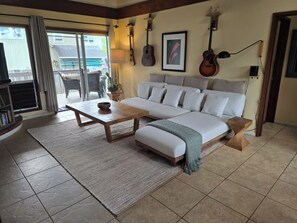 Smart TV, books - Palm One Surf House, The Heart of Hanalei, TVNC# 5125 (Hanalei)